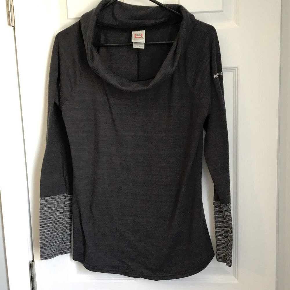 ⚡️AVALANCHE  LONG SLEEVE TOP Size L⚡️